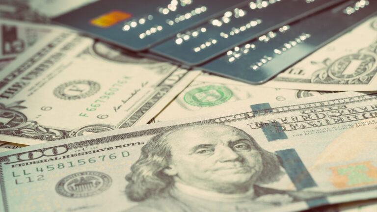 US Consumer Sentiment Falls to 3-Month Low as Iran War Pushes Up Prices
