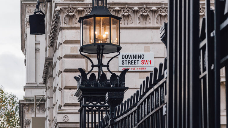 Chancellor Reeves Bets on Stability as UK Growth Slows and Global Risks Rise