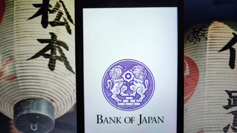 Bank of Japan Policymakers Signal a June Rate Hike is on the Table