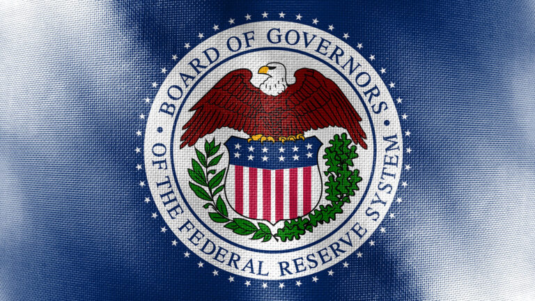 Warsh's First Fed Minutes Show a Committee Torn Between Hikes and Cuts