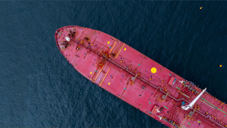 Oil Prices Climb as Hormuz and Red Sea Risks Escalate