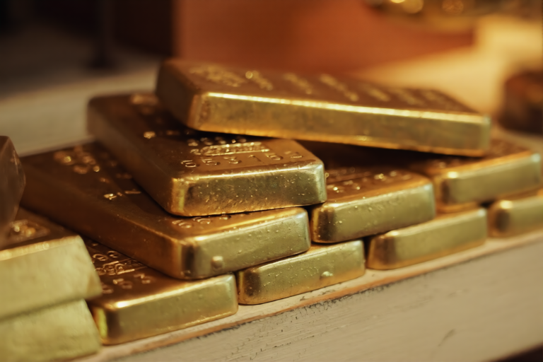 How to Invest in Gold in the UAE: Comparing 5 Popular Investment Options