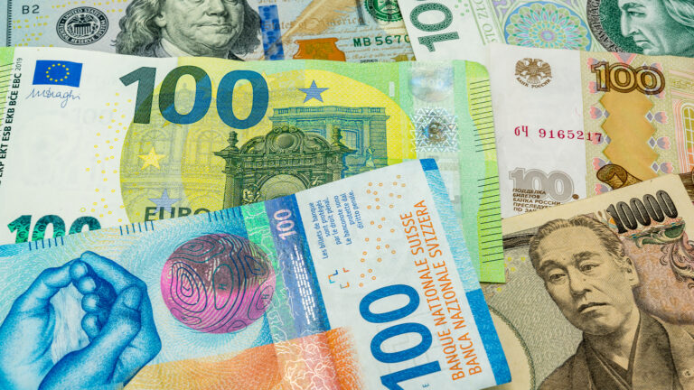 Yen and Swiss Franc Face the Same Yield Pressure, but Different Policy Problems